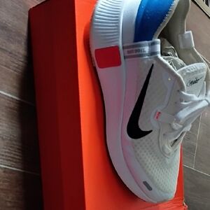 Nike Men's White and Blue Sneakers